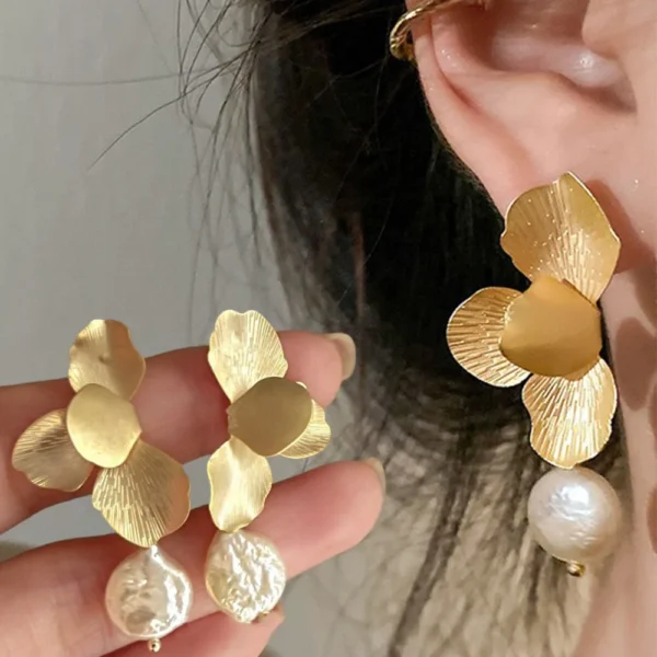 Luxury Gold Color Flower Earrings Baroque Pearl Minar Statement Fashion Jewelry For Women Retro Petal Long Drop Earrings Gift – Image 2