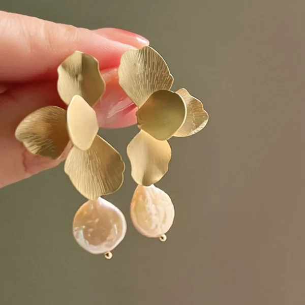 Luxury Gold Color Flower Earrings Baroque Pearl Minar Statement Fashion Jewelry For Women Retro Petal Long Drop Earrings Gift – Image 3