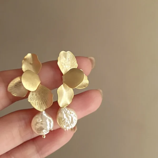 Luxury Gold Color Flower Earrings Baroque Pearl Minar Statement Fashion Jewelry For Women Retro Petal Long Drop Earrings Gift – Image 6