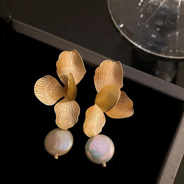 Luxury Gold Color Flower Earrings Baroque Pearl Minar Statement Fashion Jewelry For Women Retro Petal Long Drop Earrings Gift – Image 5